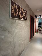 THE 1975 HOTEL EMPIRE