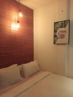 THE 1975 HOTEL EMPIRE