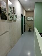 THE 1975 HOTEL EMPIRE