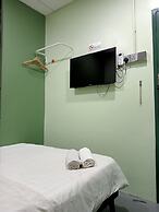 THE 1975 HOTEL EMPIRE