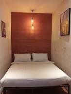 THE 1975 HOTEL EMPIRE