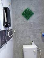 THE 1975 HOTEL EMPIRE