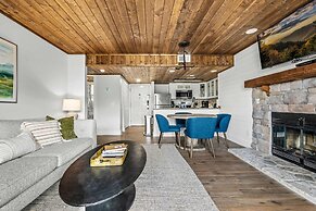 Luxe Condo - Mountain Views - Pool Hot Tub Sauna