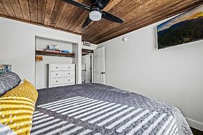 Luxe Condo - Mountain Views - Pool Hot Tub Sauna