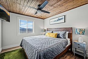 Luxe Condo - Mountain Views - Pool Hot Tub Sauna