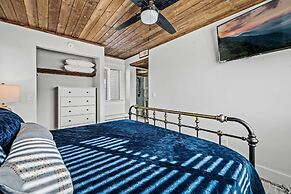 Luxe Condo - Mountain Views - Pool Hot Tub Sauna