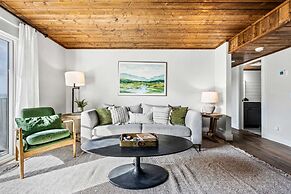 Luxe Condo - Mountain Views - Pool Hot Tub Sauna