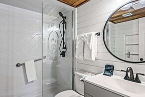 Luxe Condo - Mountain Views - Pool Hot Tub Sauna