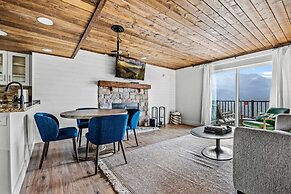 Luxe Condo - Mountain Views - Pool Hot Tub Sauna