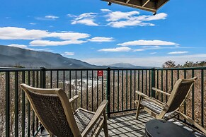 Luxe Condo - Mountain Views - Pool Hot Tub Sauna