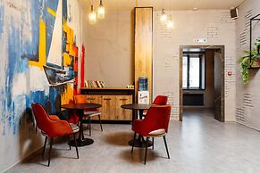Avenue Hotel