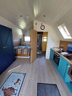 Cosy Countryside Cabin - Sleeps 2, Parking & Farm