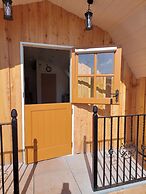 Cosy Countryside Cabin - Sleeps 2, Parking & Farm