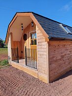 Cosy Countryside Cabin - Sleeps 2, Parking & Farm