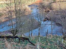 Cosy Countryside Cabin - Sleeps 2, Parking & Farm