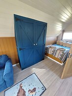 Cosy Countryside Cabin - Sleeps 2, Parking & Farm