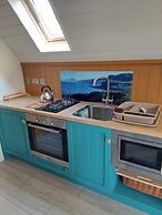 Cosy Countryside Cabin - Sleeps 2, Parking & Farm