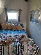 Cosy Countryside Cabin - Sleeps 2, Parking & Farm