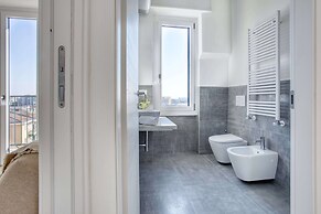 Bright flat near Lambretta Park