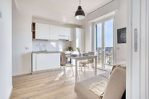 Bright flat near Lambretta Park