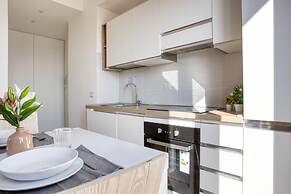 Bright flat near Lambretta Park