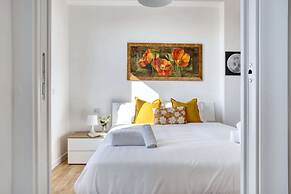 Bright flat near Lambretta Park