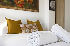 Bright flat near Lambretta Park