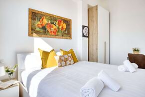 Bright flat near Lambretta Park