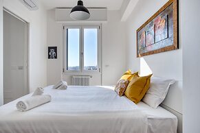 Bright flat near Lambretta Park