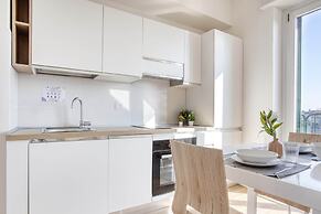 Bright flat near Lambretta Park