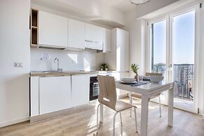 Bright flat near Lambretta Park