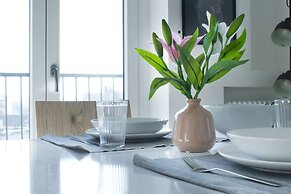 Bright flat near Lambretta Park