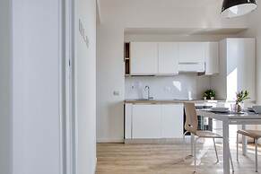 Bright flat near Lambretta Park