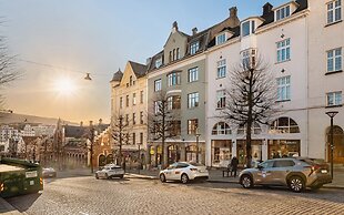 Fløyen Suites - Private Rooms I Location