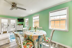 2 Mi to Rockport Beach: Cozy Hideaway!