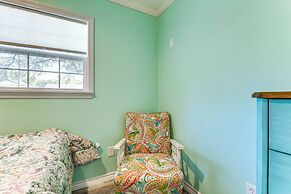 2 Mi to Rockport Beach: Cozy Hideaway!