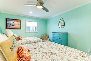 2 Mi to Rockport Beach: Cozy Hideaway!