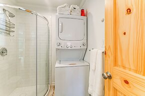 2 Mi to Rockport Beach: Cozy Hideaway!