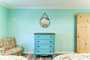 2 Mi to Rockport Beach: Cozy Hideaway!