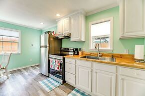 2 Mi to Rockport Beach: Cozy Hideaway!