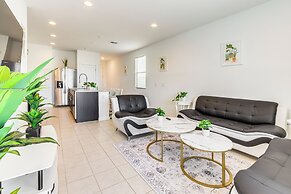 4 Mi to South Mountain Park: Phoenix Area Home