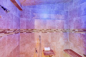 5 Mi to Phoenix Zoo: Poolside Paradise!