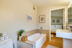 5 Mi to Phoenix Zoo: Poolside Paradise!