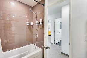 Play & Stay: Backyard Oasis in Palm Springs