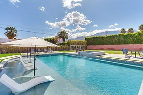 Play & Stay: Backyard Oasis in Palm Springs