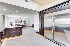 Play & Stay: Backyard Oasis in Palm Springs