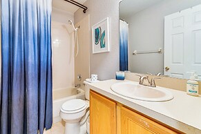 9 Mi to Wdw: Townhouse w/ Balcony in Davenport!