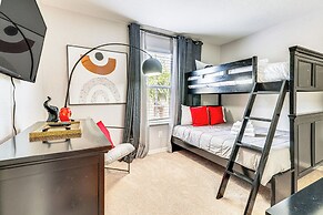 9 Mi to Wdw: Townhouse w/ Balcony in Davenport!