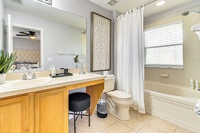 9 Mi to Wdw: Townhouse w/ Balcony in Davenport!