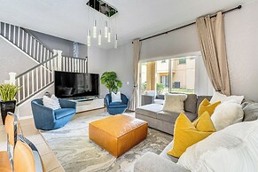 9 Mi to Wdw: Townhouse w/ Balcony in Davenport!